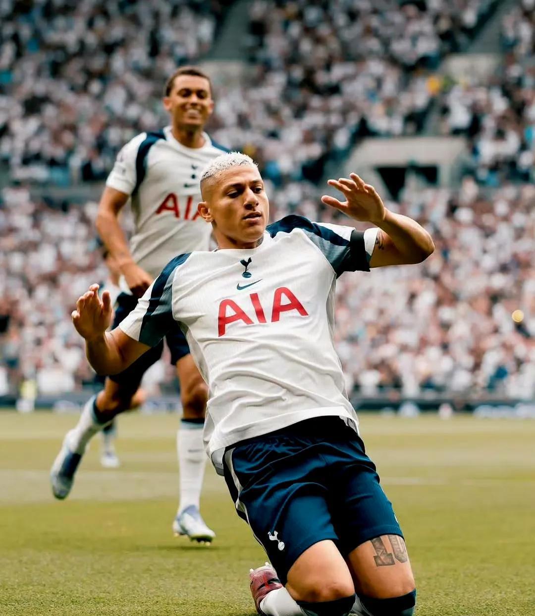 包含赛地聚焦：英超集结日热度飙升，布鲁克林篮网门线救险，球迷炸锅，阵容厚度经受考验的词条-九游体育app